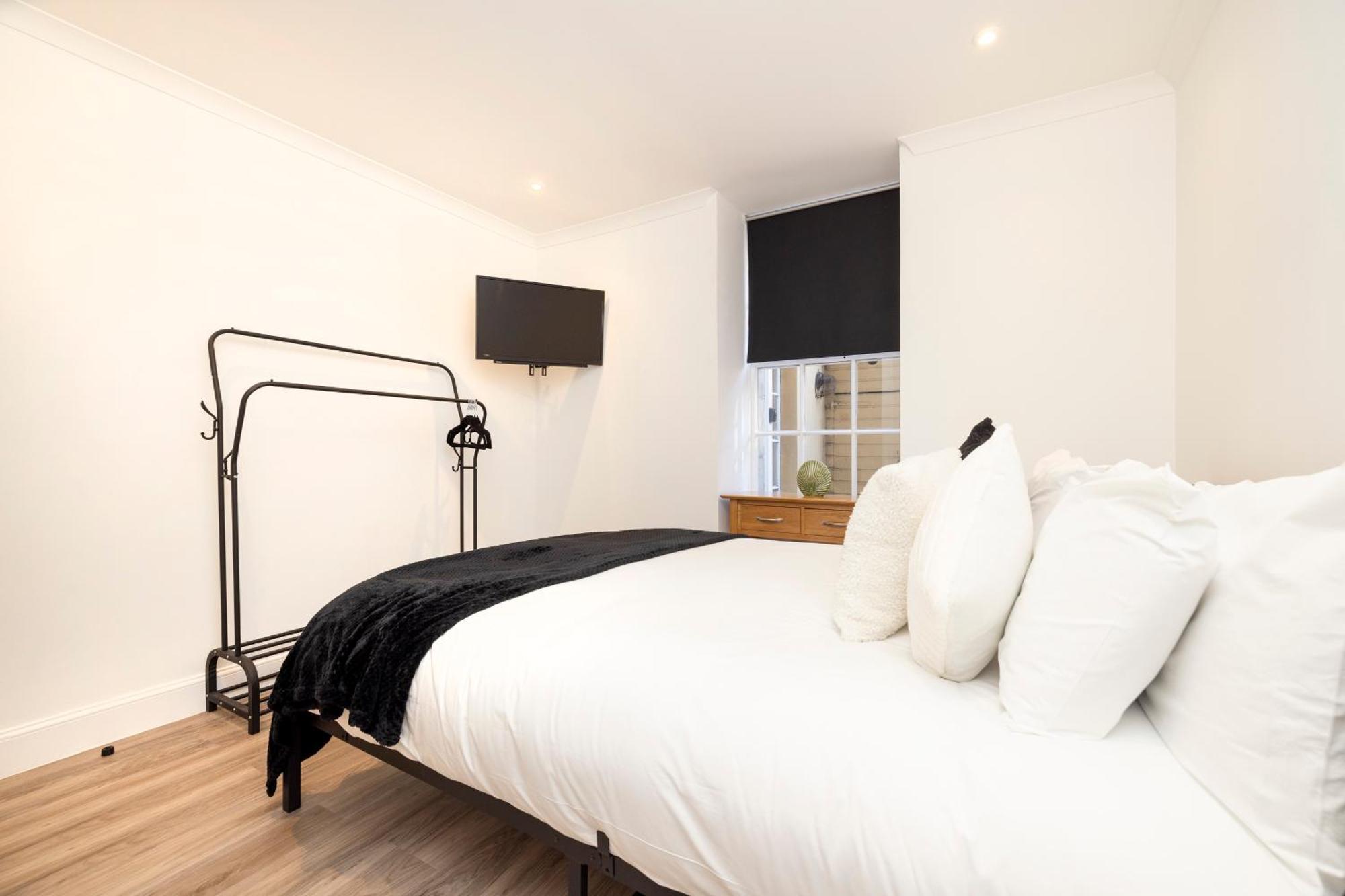Joivy 3Br Flat In Haymarket With Free Parking EDI Buitenkant foto