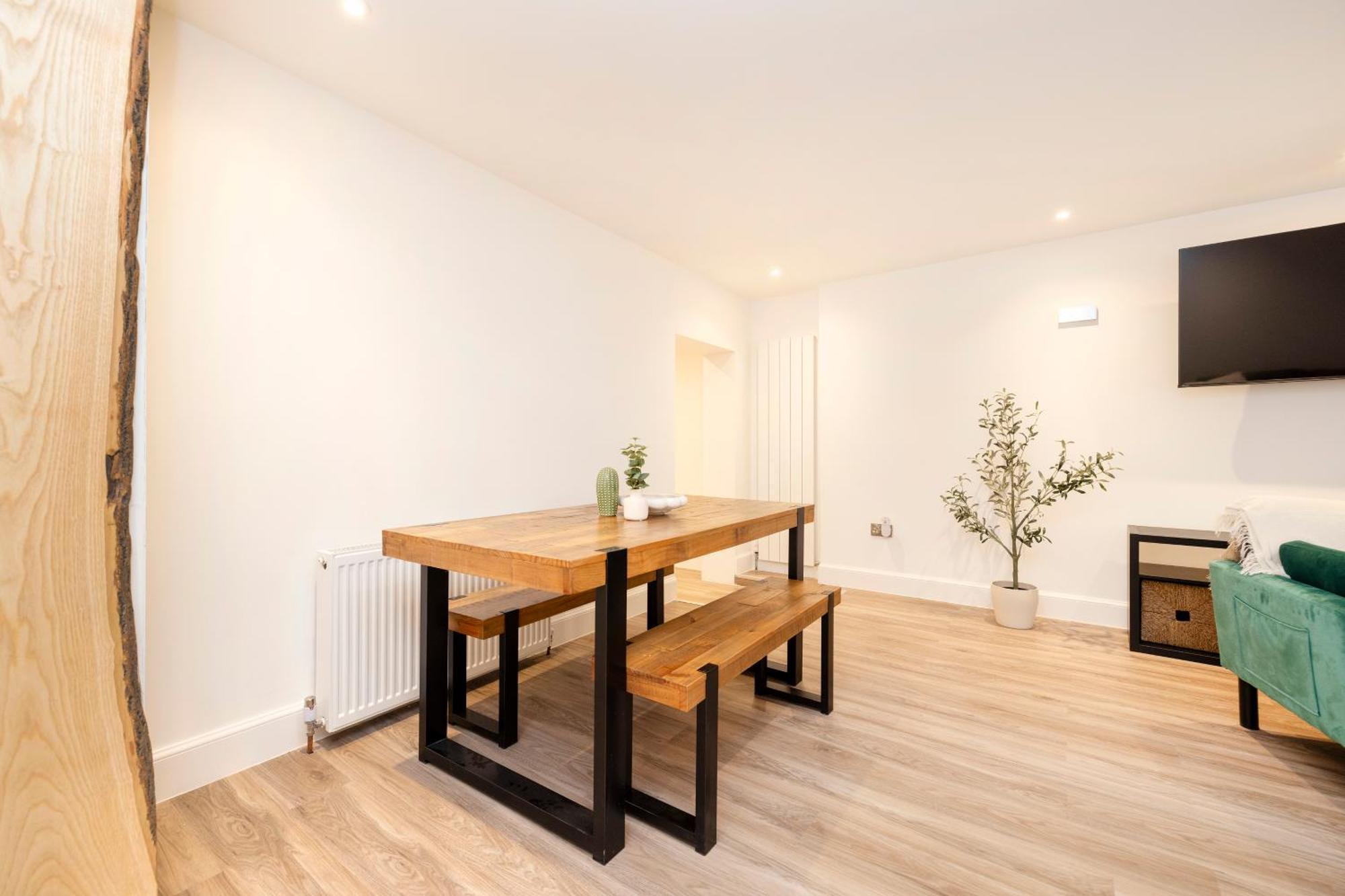 Joivy 3Br Flat In Haymarket With Free Parking EDI Buitenkant foto