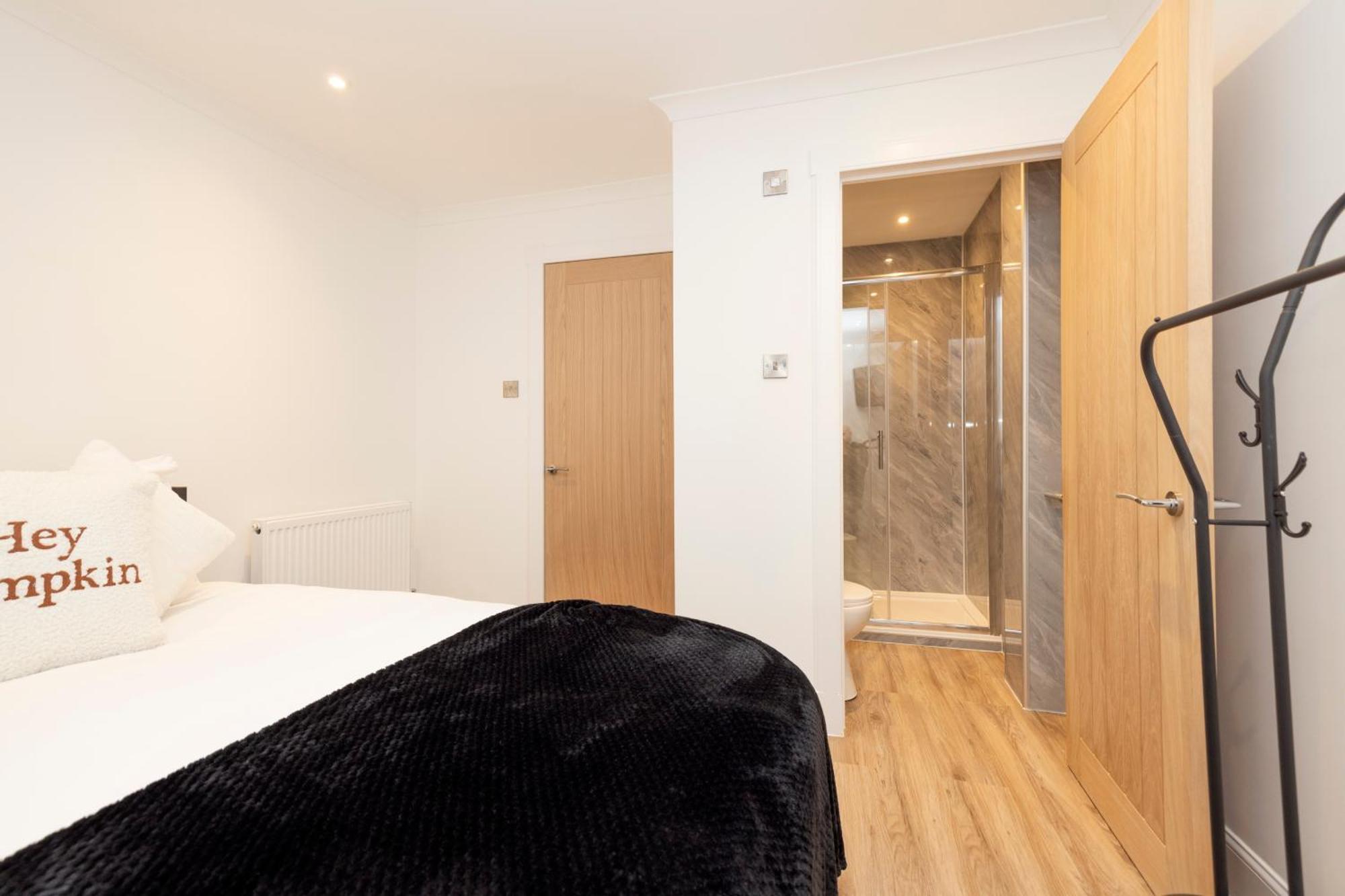 Joivy 3Br Flat In Haymarket With Free Parking EDI Buitenkant foto