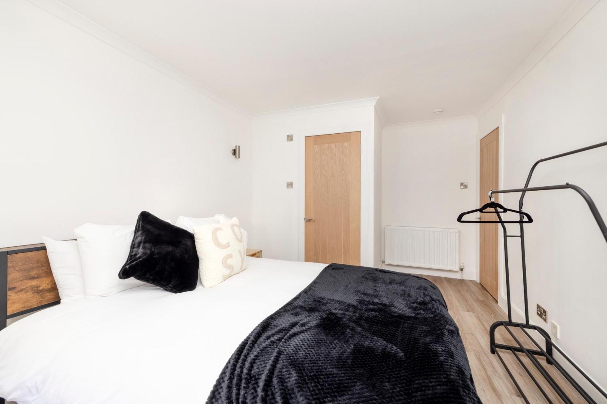 Joivy 3Br Flat In Haymarket With Free Parking EDI Buitenkant foto
