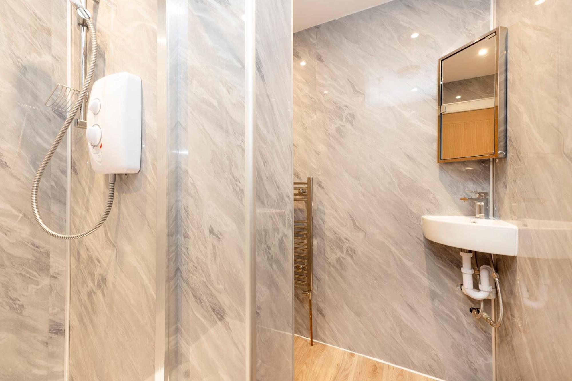 Joivy 3Br Flat In Haymarket With Free Parking EDI Buitenkant foto
