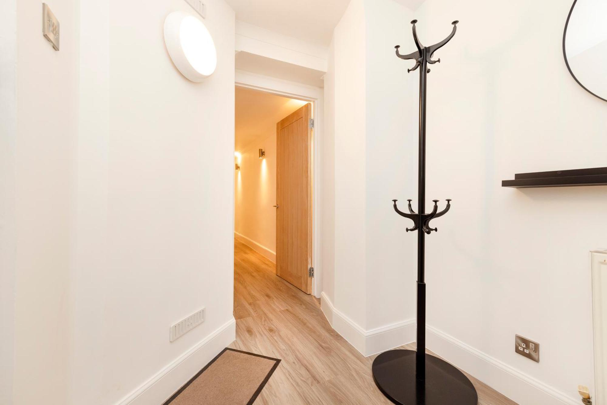 Joivy 3Br Flat In Haymarket With Free Parking EDI Buitenkant foto