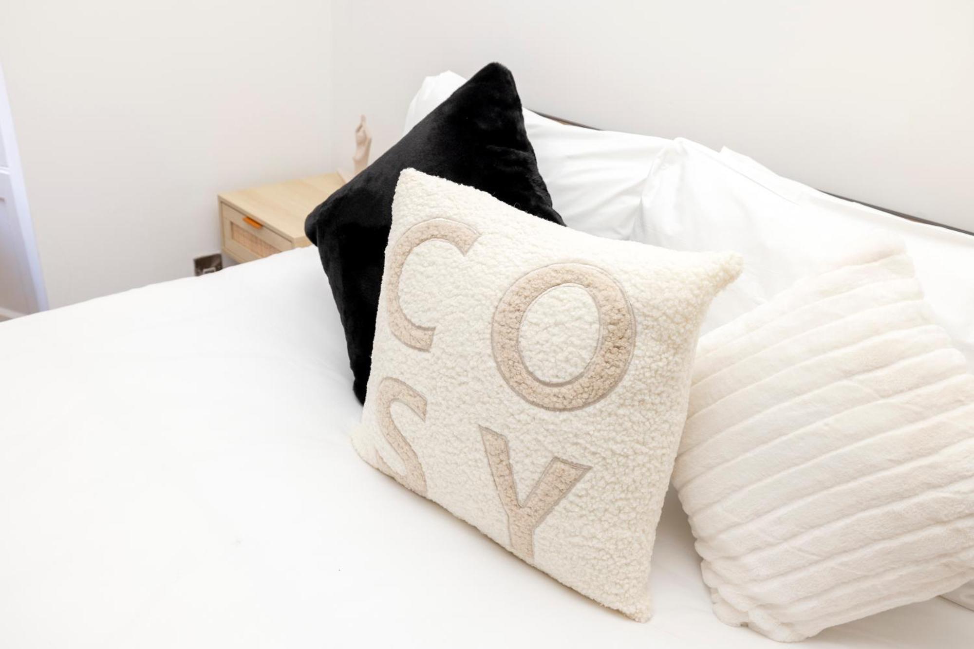 Joivy 3Br Flat In Haymarket With Free Parking EDI Buitenkant foto