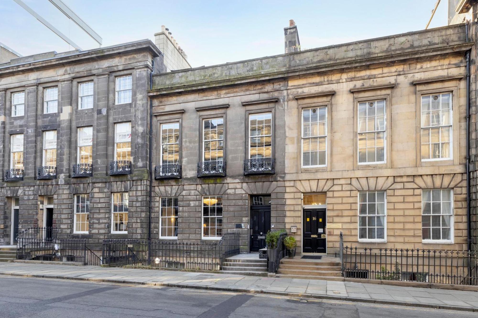 Joivy 3Br Flat In Haymarket With Free Parking EDI Buitenkant foto
